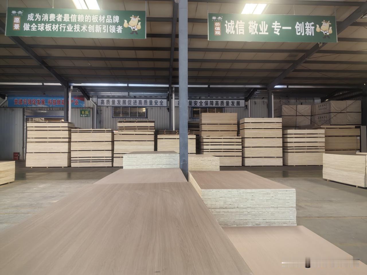 管理是盯出来的，技能是练出来的，办法是想出来的，潜力是逼出来的管理的核心在