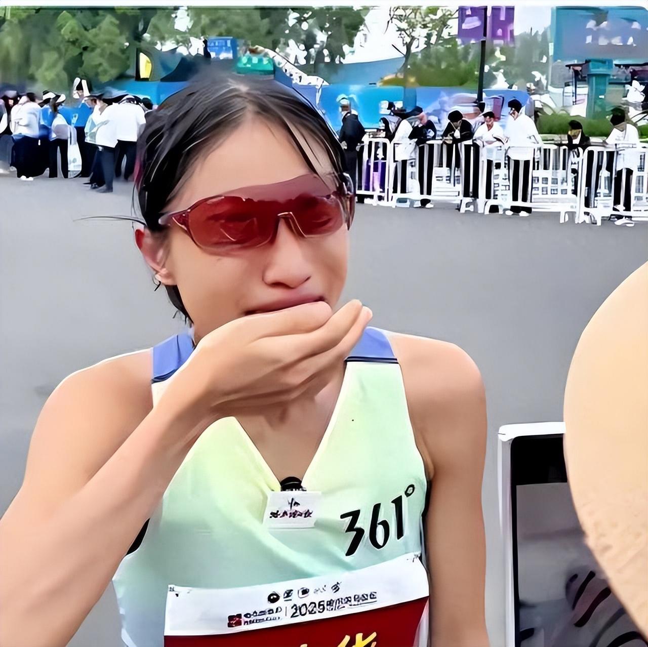 网红护士处分文件疯传！医院急查泄密，3个疑点太蹊跷“最快女护士”张水华的处