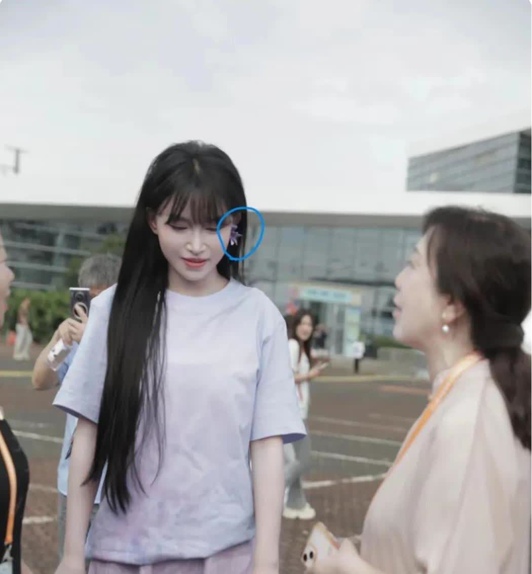 刚刚查了一下李子柒不查不知道，一查才发现她这次回归感觉跟其他网红的距离
