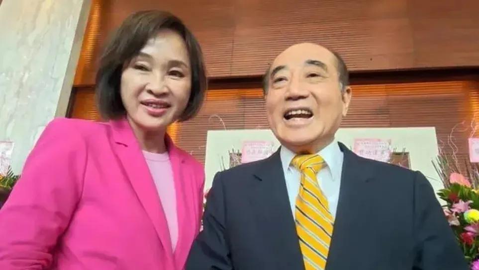 高雄角逐情势有变，台媒分析认为绿营可能输掉高雄！柯志恩凤山造势喊：为高雄开启新方