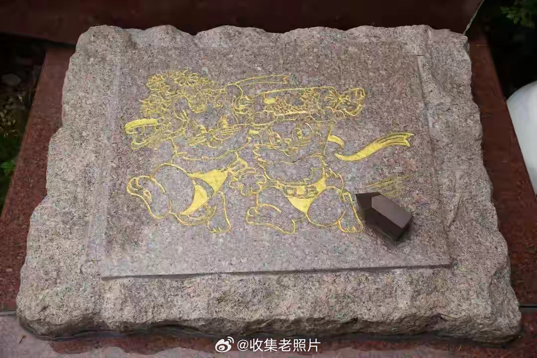 大白兔的糖纸设计，突然在外网火了。一夜之间引来百万老外围观。其糖纸包装设计是王纯