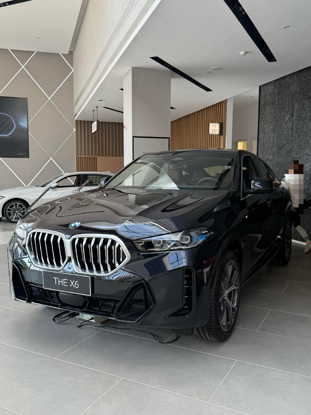BMW宝马X63.0T现车特价这是一台全新宝马X63.0T的现车不过有点小库存，但是价格香指导价88