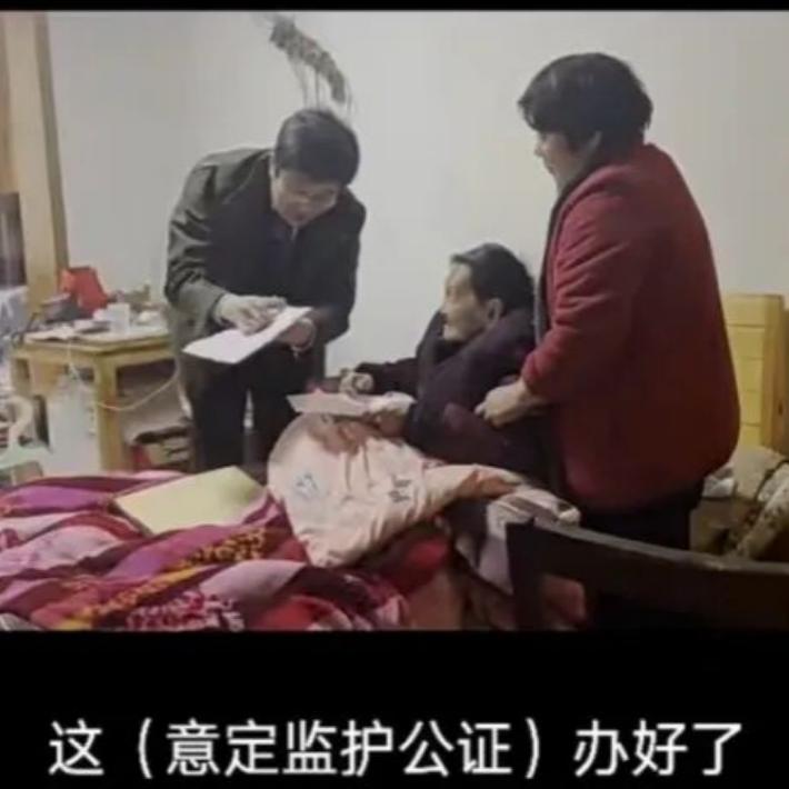 上海92岁孤老太苦攒500万，一生太让人心疼真的破防了！上海92岁顾梅娣老