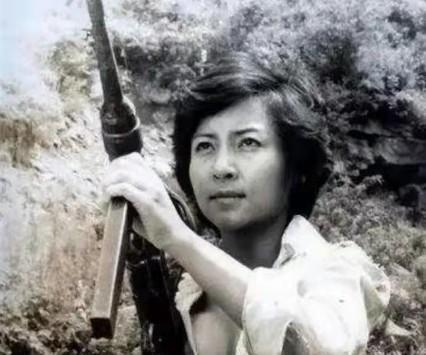 1975年，数百名美军惨死在越南女特工阮文慧手下。当时美军悬赏10万想要抓到她，
