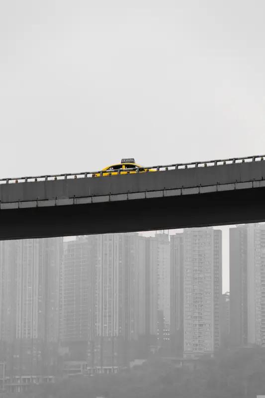 发现一个现象，四川人喜欢说川渝一家亲，说重庆本来就是四川的。但是重庆人就喜欢强调