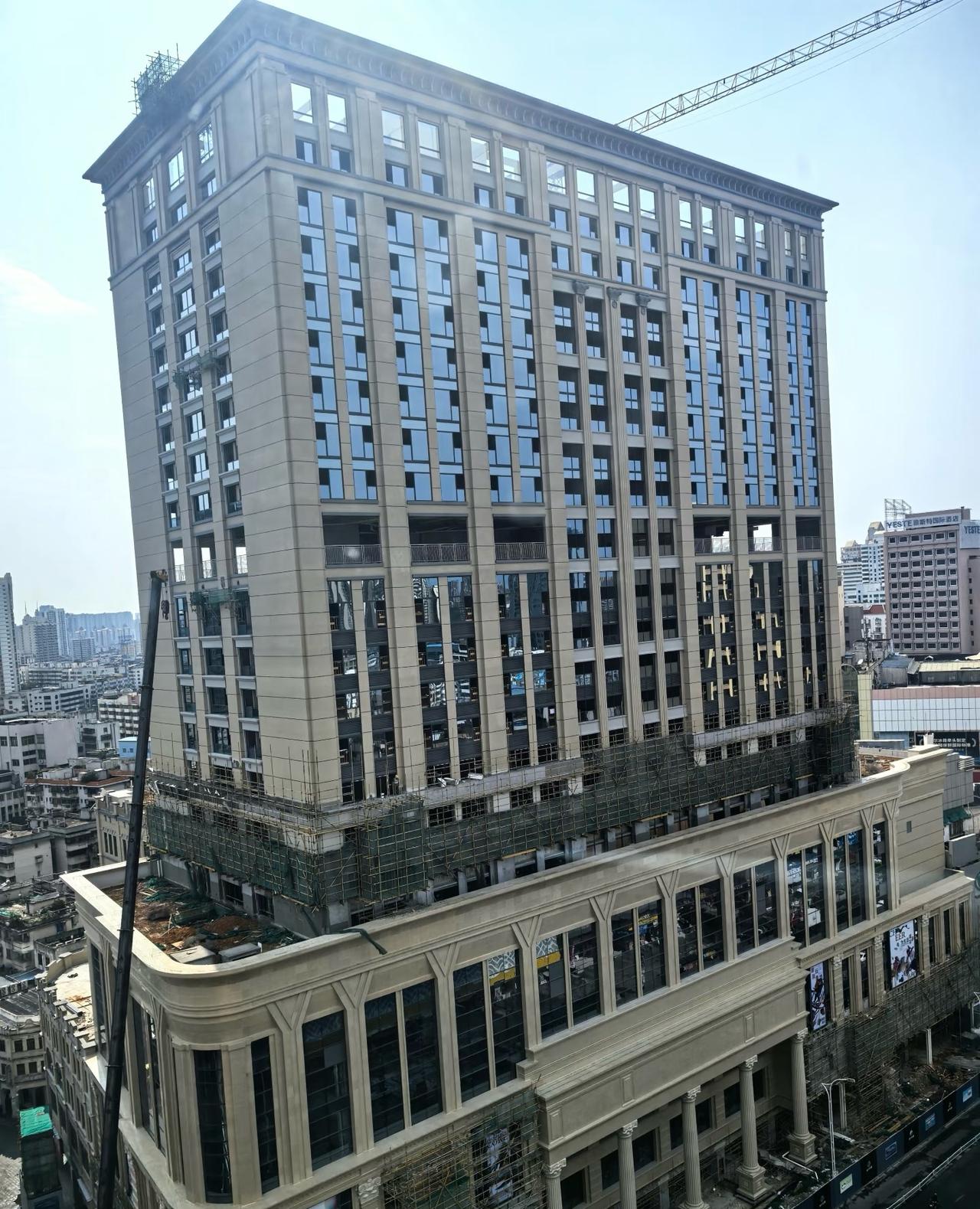 广西太古里🕌看来准备要结束了，这审美也是独树一帜，这样的商场方案都能批。。