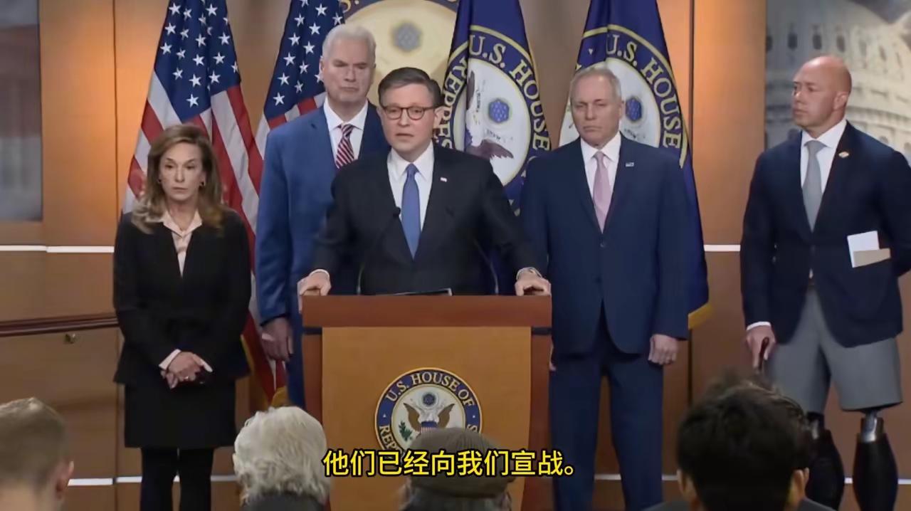 美国众议院议长迈克·约翰逊说:伊朗向我们宣战了，因为伊朗袭击了我们的三个大使