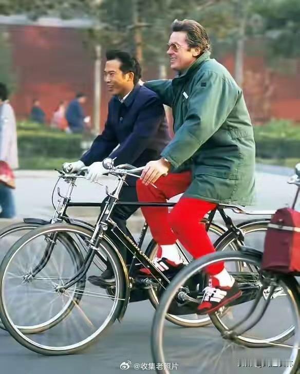 1987年，52岁的法国影星阿兰德龙在北京。西方人非常喜欢那时候的中国，为啥呢？