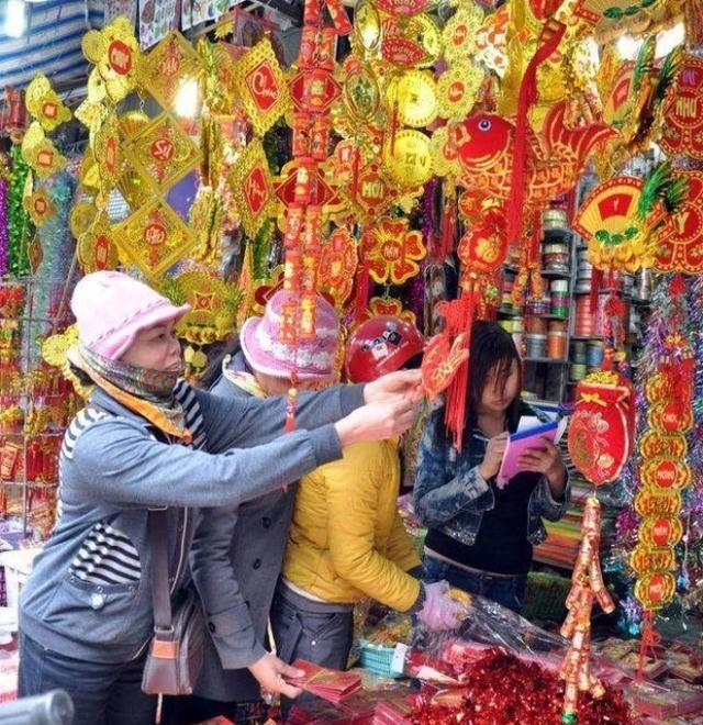 越南不恨美国，不恨日本，越南就连殖民几十年的法国都不恨，就只恨中国。吃中国饭，砸