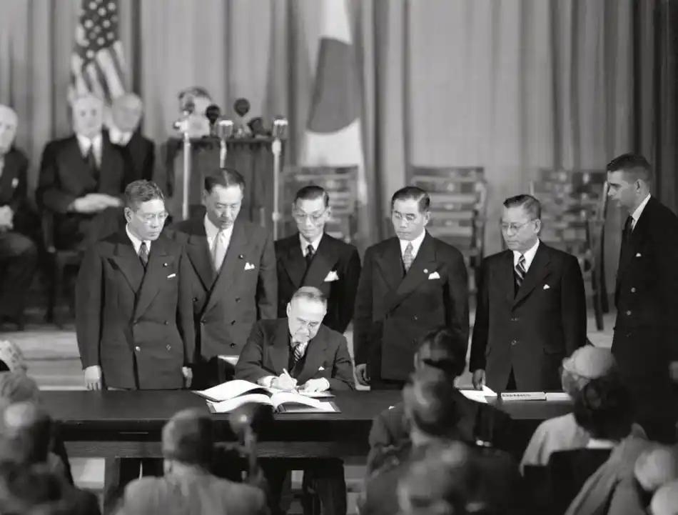 美国做出的最大的贡献就是成功压制住日本！没有让这个国家成为超级大国，要知道，当时