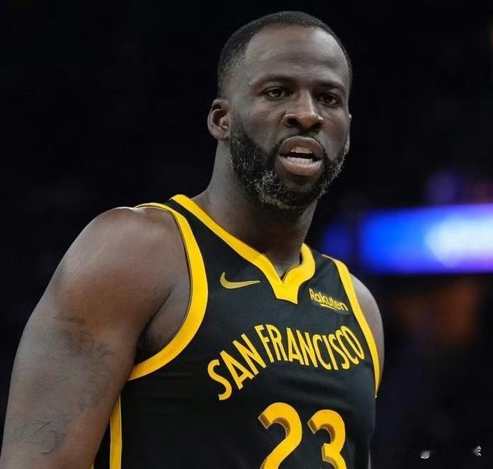 格林沮丧的原因找到了！据权威记者MarcSpears在一档节目中透露，勇士