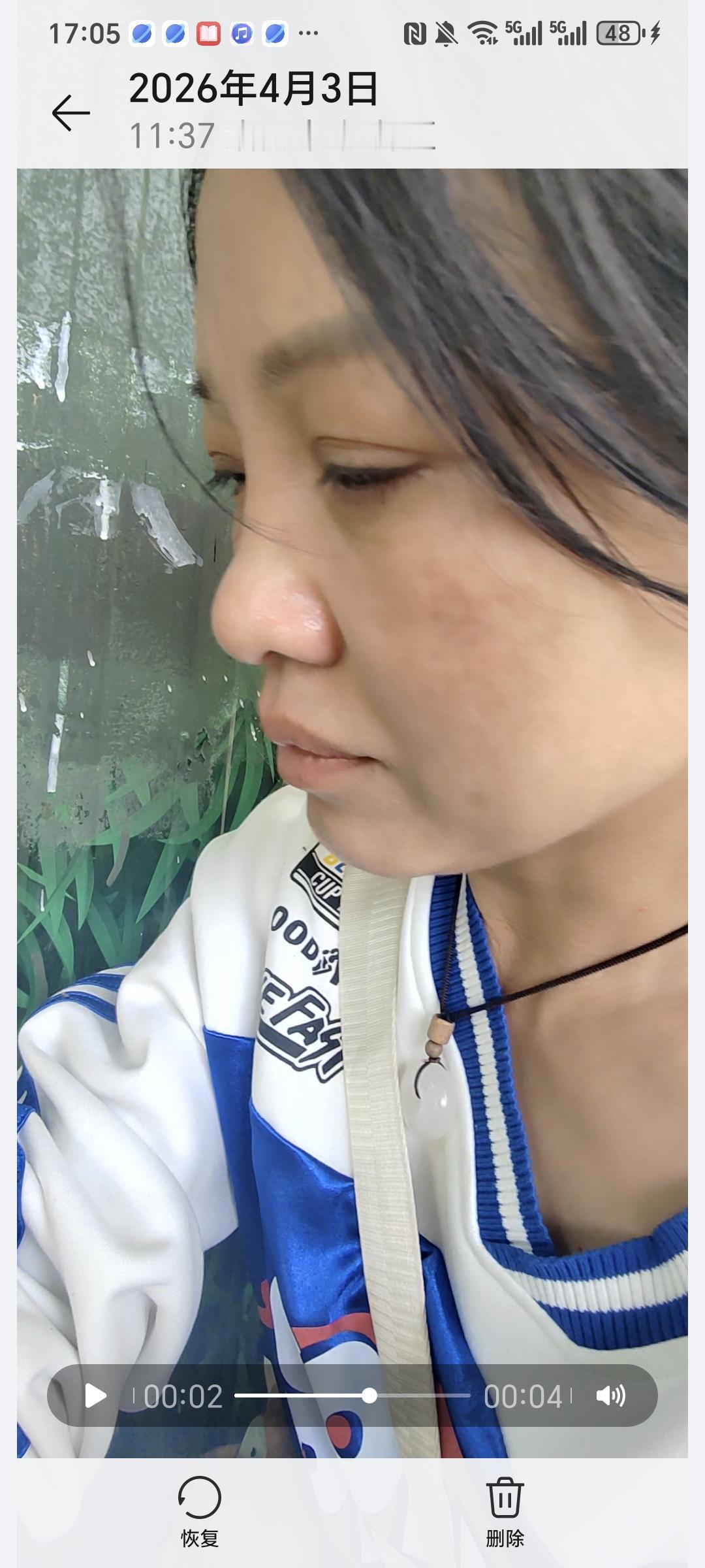 小区一个女孩今年该上八年级了，成绩还可以，对我很有礼貌，每次见面不叫我老师，都说