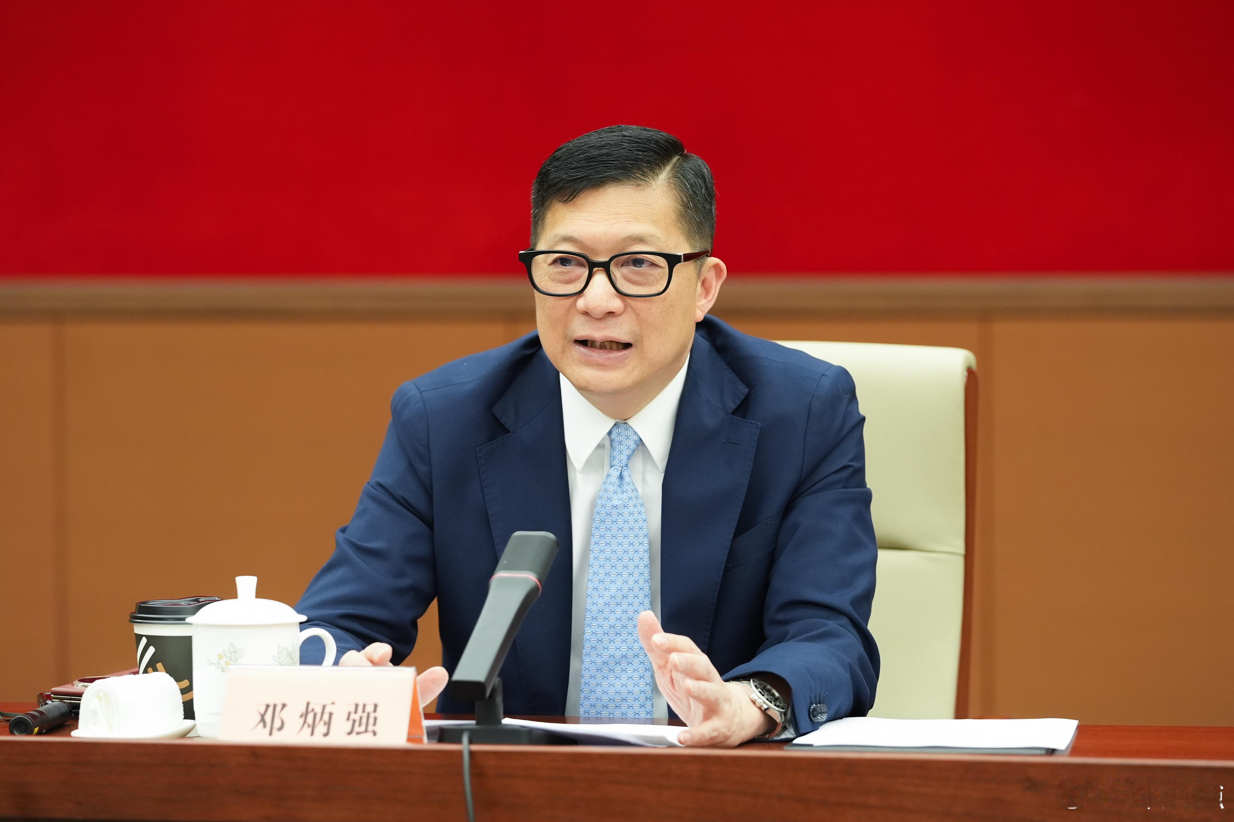 【率六大纪律部队首长考察上海】昨天我联同六大纪律部队首长来到上海考察。此行是今年8月上海市公安局局长