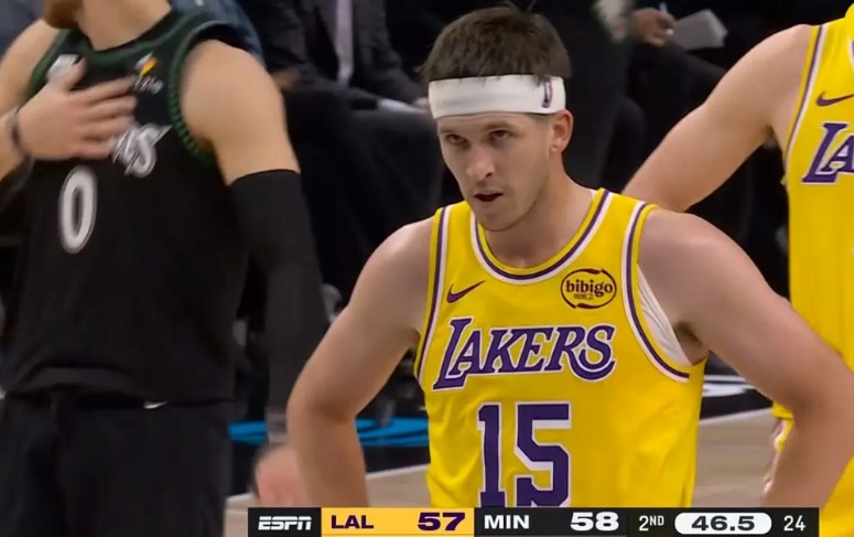 湖人爆冷战胜森林狼，一场精彩的比赛揭露了三个赢球功臣。1.里弗斯，当之无愧的