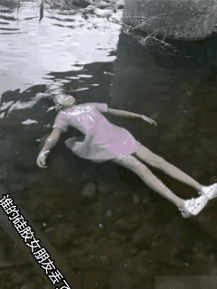 这才是游泳界的高手[赞]看到有点吓人不知道的以为是个蜉蝣[捂脸哭]