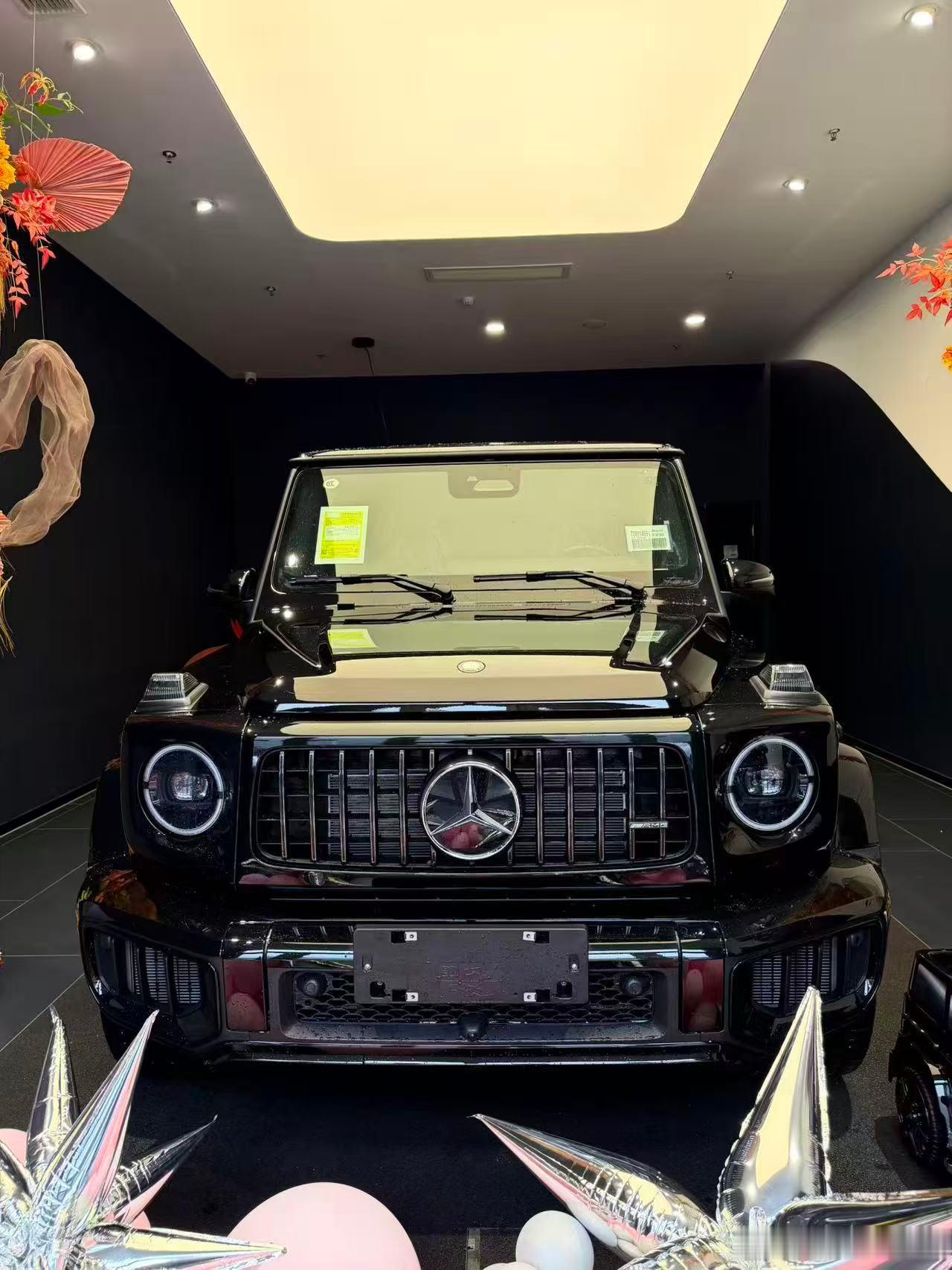 奔驰G63黑车黑内+907孟加拉红缝线13200＋碳纤维方向盘1230