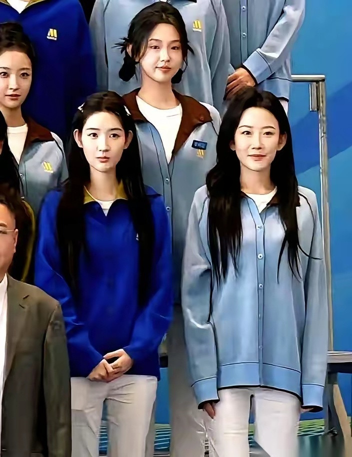 我以前真的不懂，什么叫“电影脸”，什么叫“壁”。直到我看到了“星辰大海”的大合照