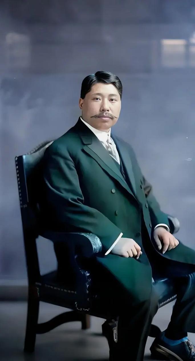 当年的黄兴，是真狠啊！你想想，长沙城一半都是他家的，收租都要跑两天马。结果