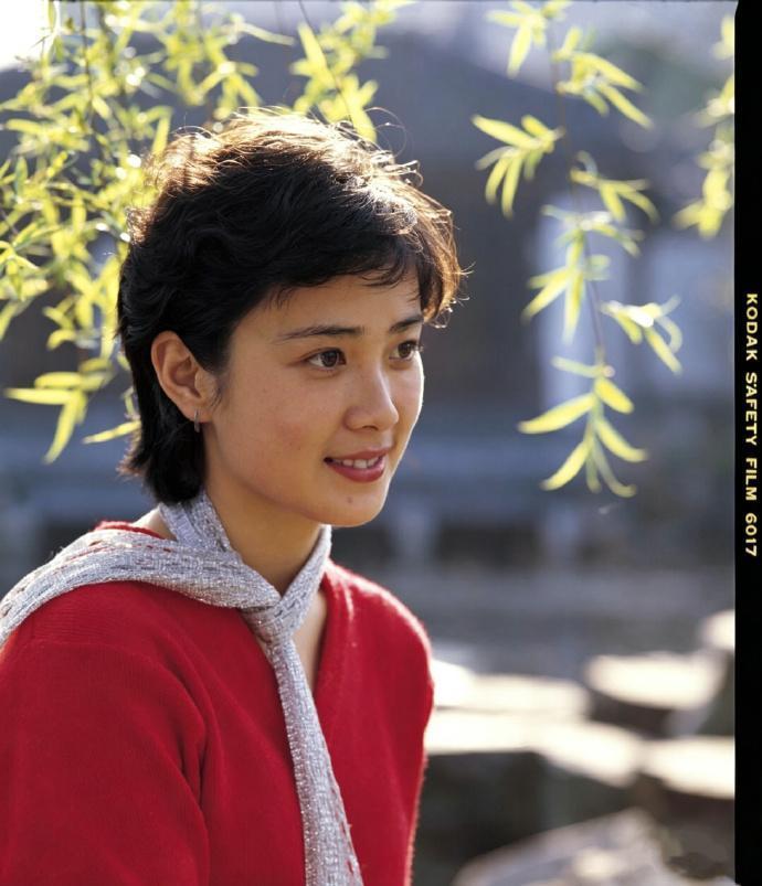 八九十年代内地最出名的影视演员，你能叫出几个人的名字？这些女明星连笑容里都透着
