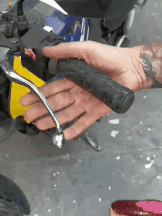 小偷:不把你车偷了对不起我的智商[捂脸哭][捂脸哭][捂脸哭]