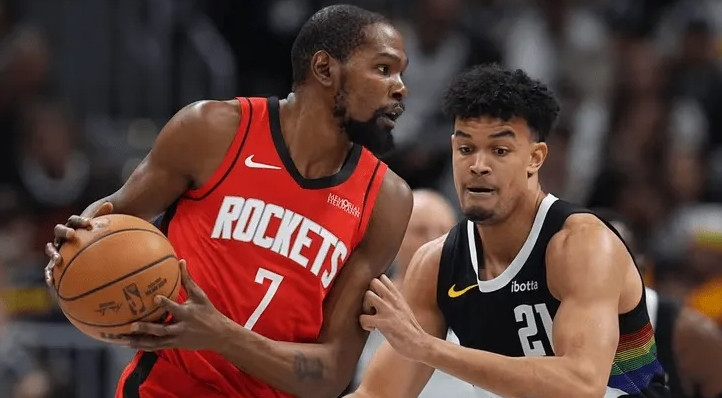 今天NBA常规赛火箭客场对阵掘金的比赛已经结束。全场战罢，火箭以115-101战