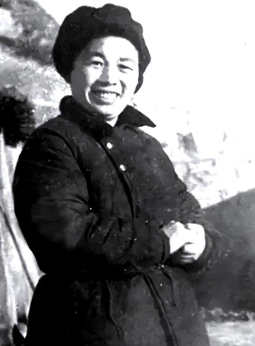 1937年，马步芳之子闯进父亲卧房，将配枪重重摔在案头，厉声喝道：