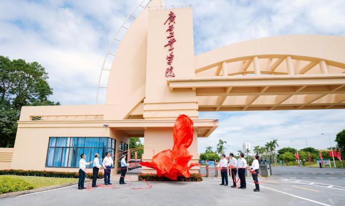 两校合并！本地首所公办本科正式揭牌！近日，广西工业学院隆重举行揭牌仪式。揭牌