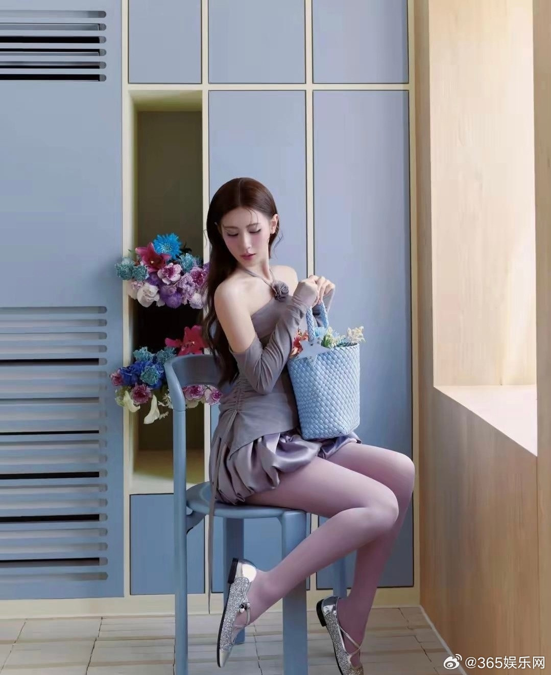 又被沦陷了～赵美延最新杂志写真，每一张都非常用心，穿搭甚是无敌可爱～赵美延穿搭韩