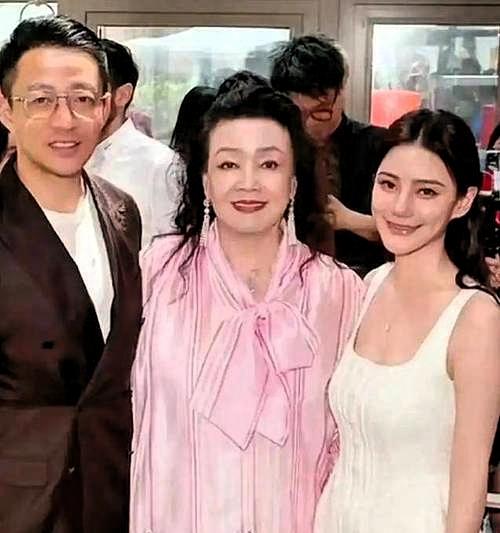 小梅的家庭和谐密码：兰姐宠爱麻六记欢迎，到底是怎么回事兰姐特别喜欢小梅，孩子也