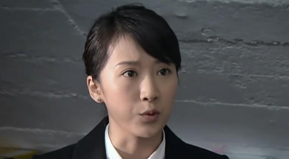 《蜗居》是2009年上映的电视剧，虽说反映的是在大都市买房的困境，但那也是经济上