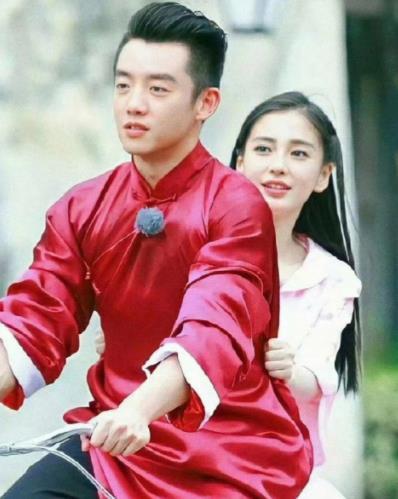 程晓玥回应当年分手当年的小猎豹郑恺喜欢Angelababy，却被黄晓明拦截。在