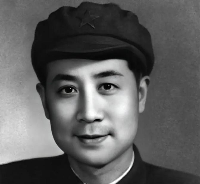 1945年，汪伪高官李时雨带着核心机密，投诚戴笠。这时，有人举报李时雨是地下党，