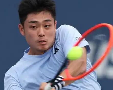 太燃了！吴易昺双抢七2-0力克舍甫琴科，挺进普罗旺斯站八强！北