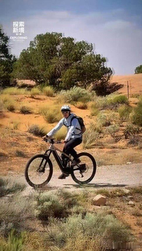 王一博哥哥骑自行车🚴真的好酷！｜王一博