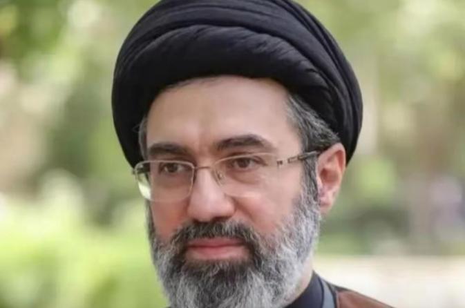 绝妙办法伊朗干了件让人想不到的事，自己把网给断了。不是停电，不是故障，是自己