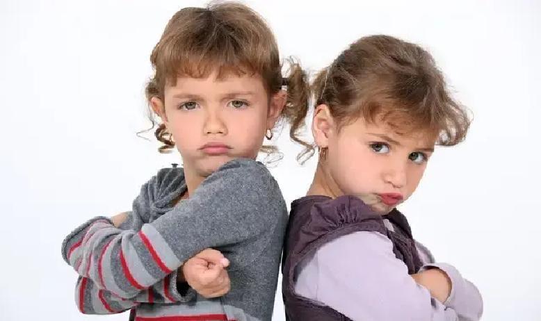 查理·芒格要是现在重新从零开始搞投资，他才不会去追那些热闹的比特币或者AI热潮。