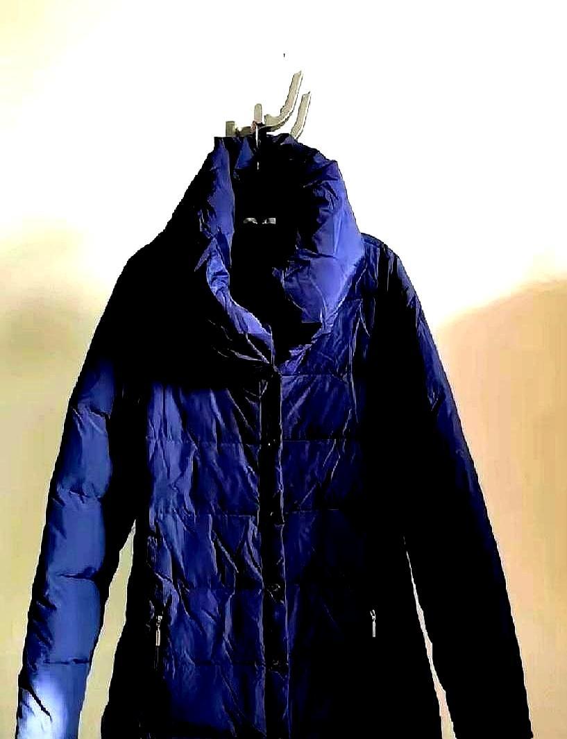 四十岁，给自己买了件1599的羽绒服。十年前穿199的超市面包服，袖子长一截，颜