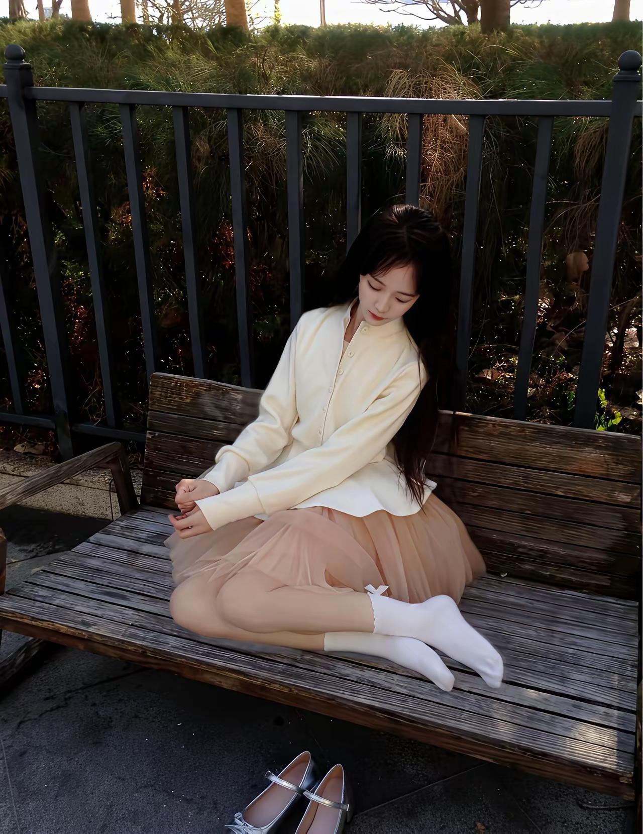 白袜纱裙小姐姐随手拍！无不良引导