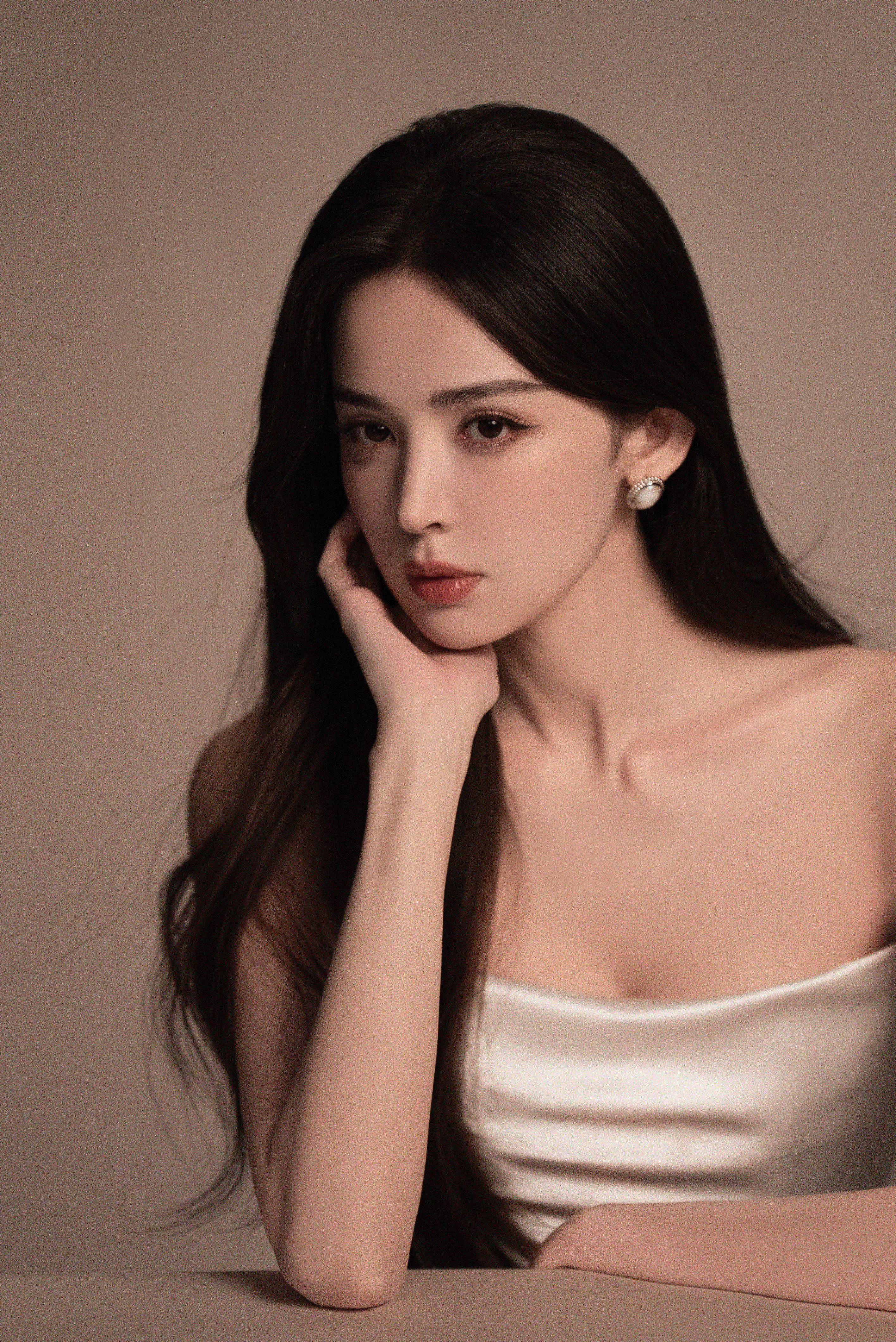 娜扎婚纱变装娜扎在复制粘贴的时代，你是手写的诗