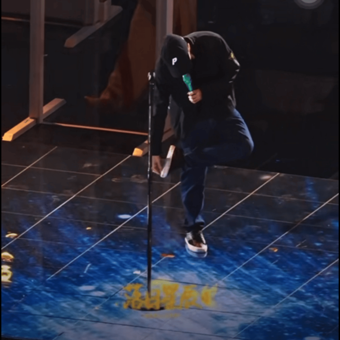 每次看那年今日看到这个王一博都会笑翻