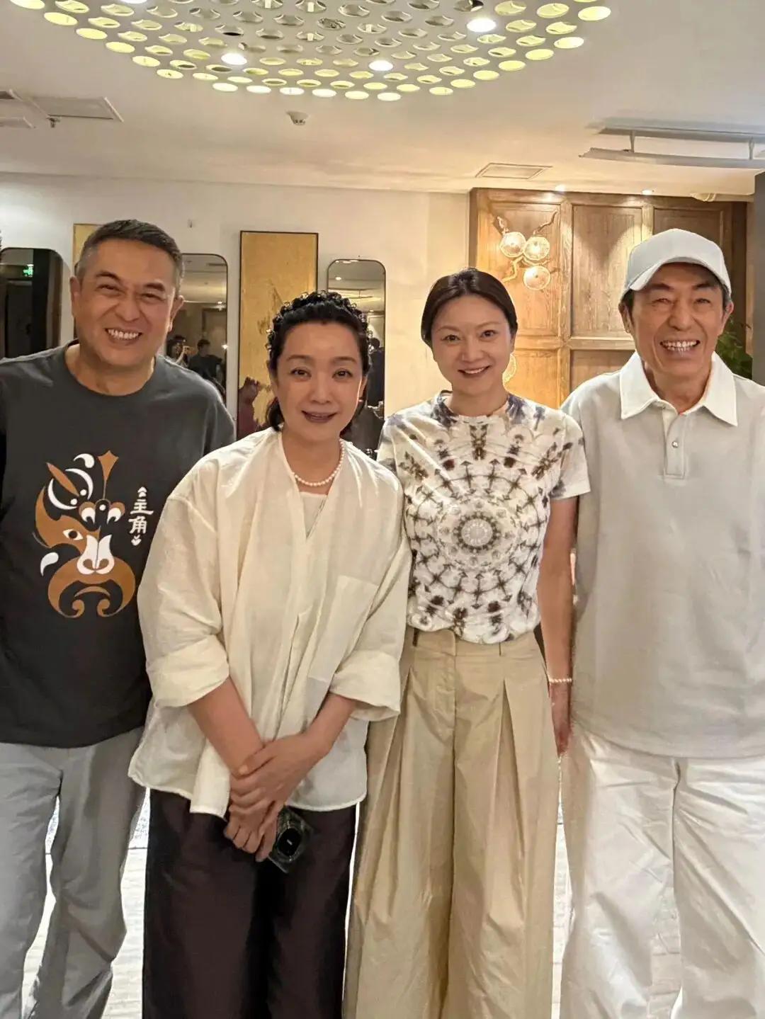 张艺谋夫妻张嘉译夫妻2026年4月合影