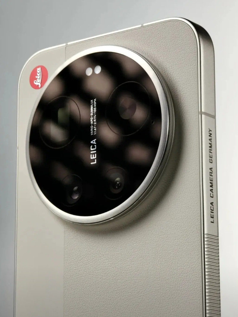 小米17Ultra徕卡版的设计让我看到了国产手机的高端化的希望。没有了拍照牺