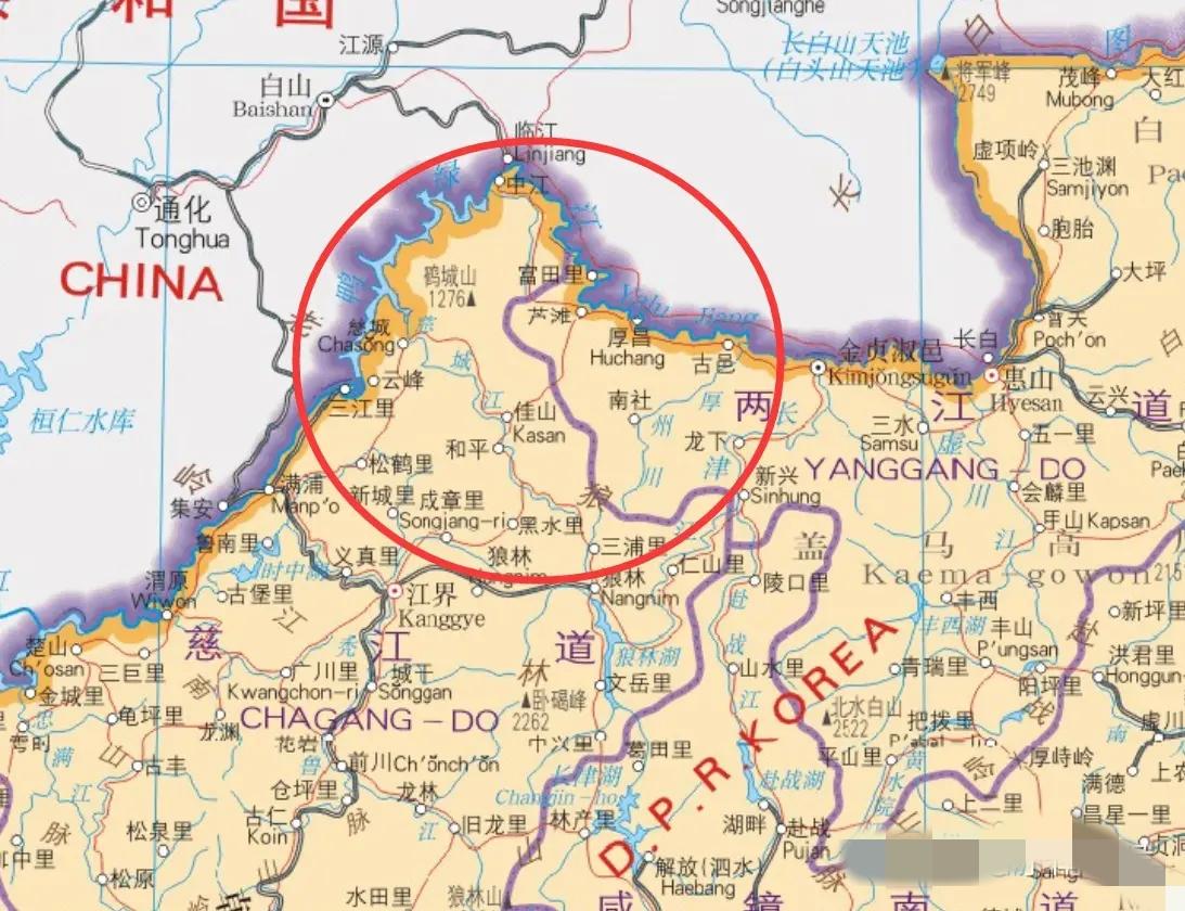 康熙皇舆图这种做法，其实是因为当时的清朝统治者发自内心的认为，图们江与鸭绿江就是