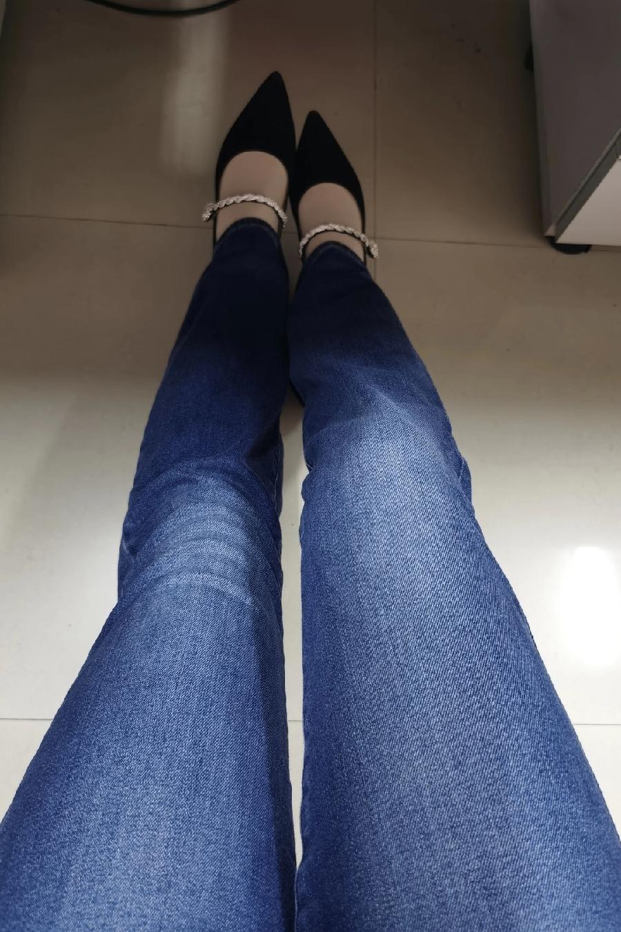 单位里有一个死了媳妇好多年的老男人，不知道是不是有病，不知道从哪里打听到我老公出