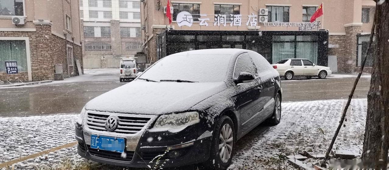 10:25酒店出发，一路雨雪，原本要走省道304（334），在仙峰岭半山腰遇大雪