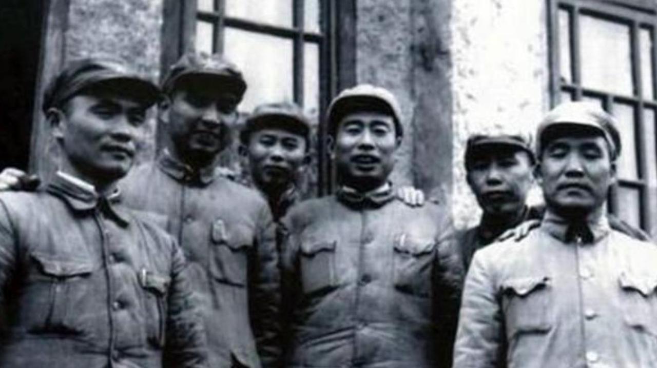 1952年，云南军区政委宋任穷接到命令，担任西南局副书记。他立即去找贺老总（西南