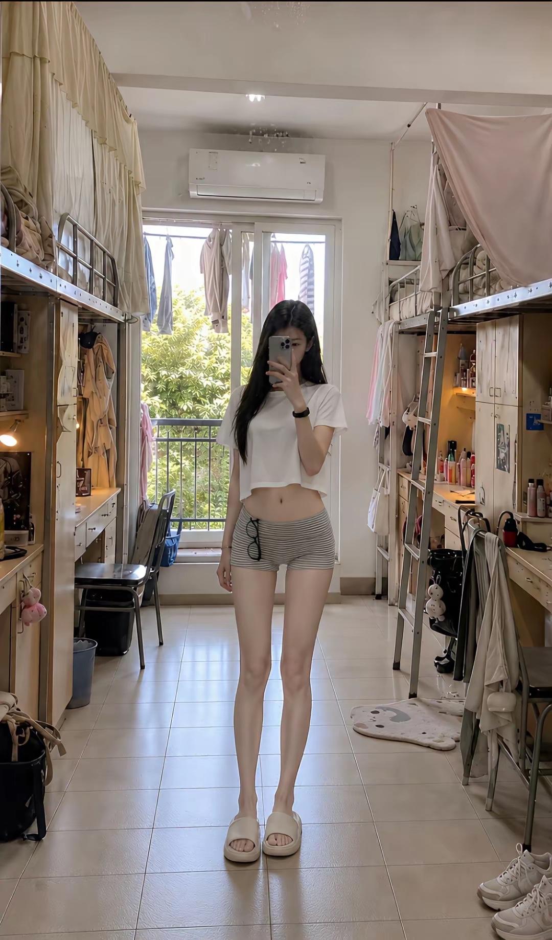 清纯系女大学生宿舍生活日常