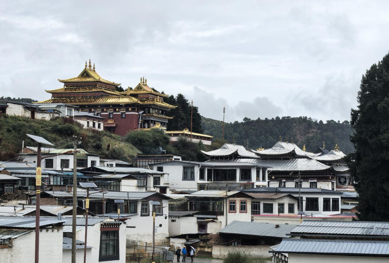 慈悲郎木寺，此处格尔底。