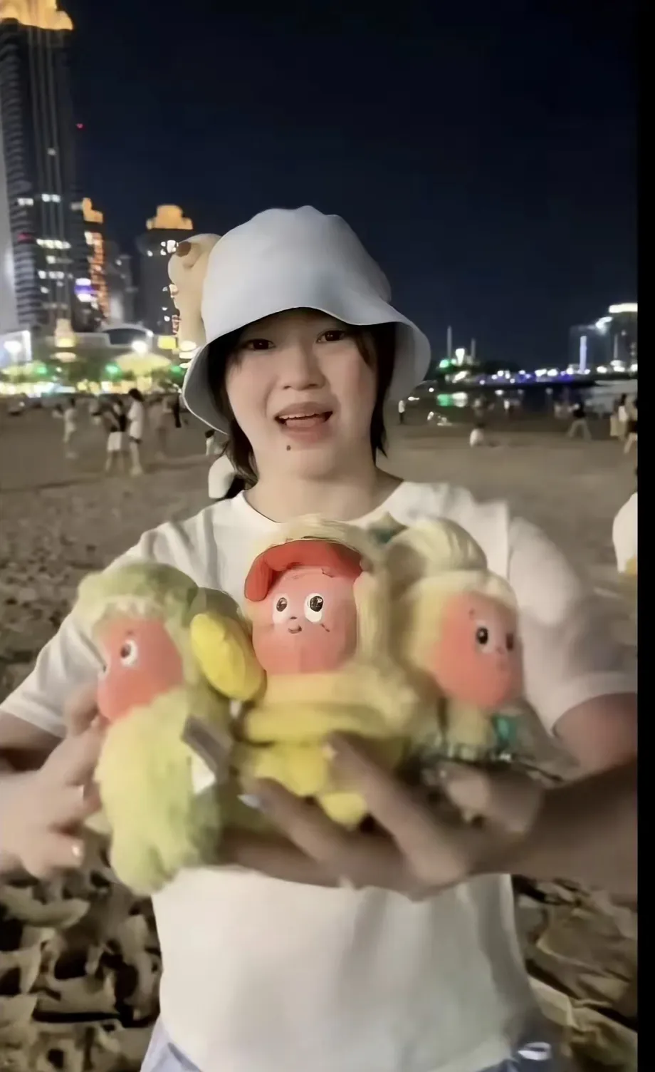 全红婵这些天又回老家了，从网友们曝光的照片来看，全的跳水生涯真有可能到此为止了，