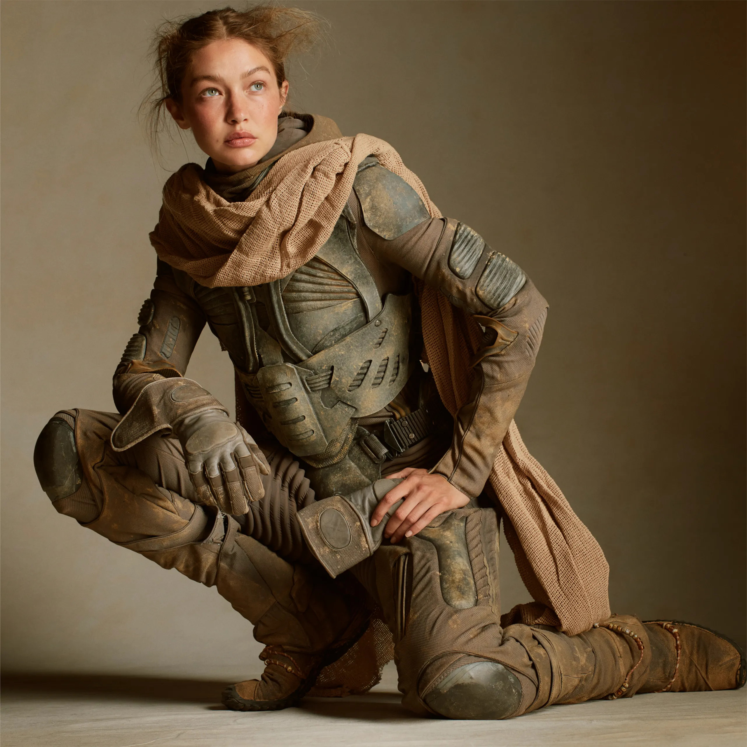 WOW~~GigiHadidcosZendaya扮演沙丘的契尼造型！！！[墨镜]